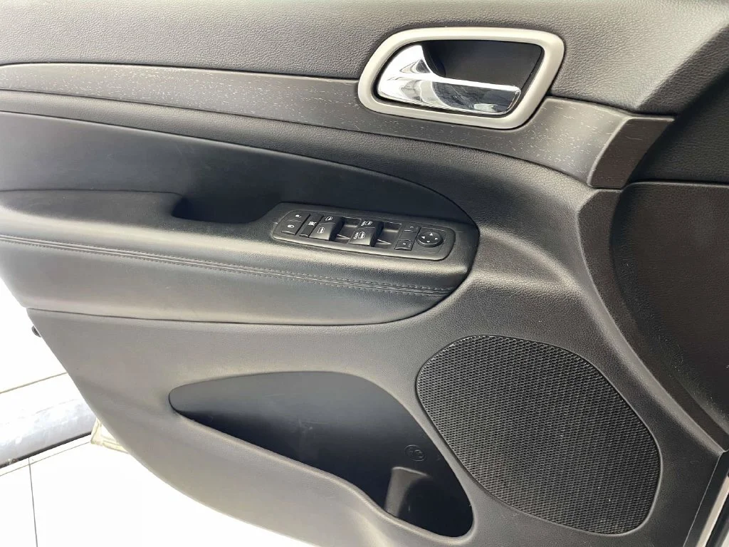 Used 2018 White Jeep Altitude image 29