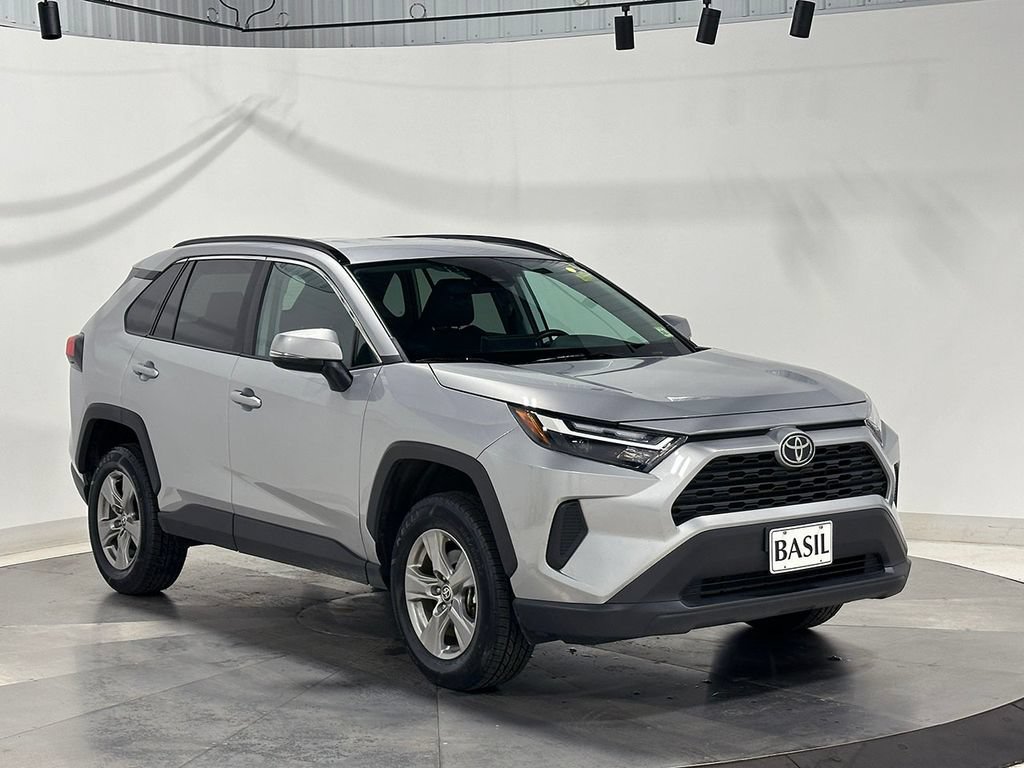 Used 2025 Silver Toyota XLE image 36