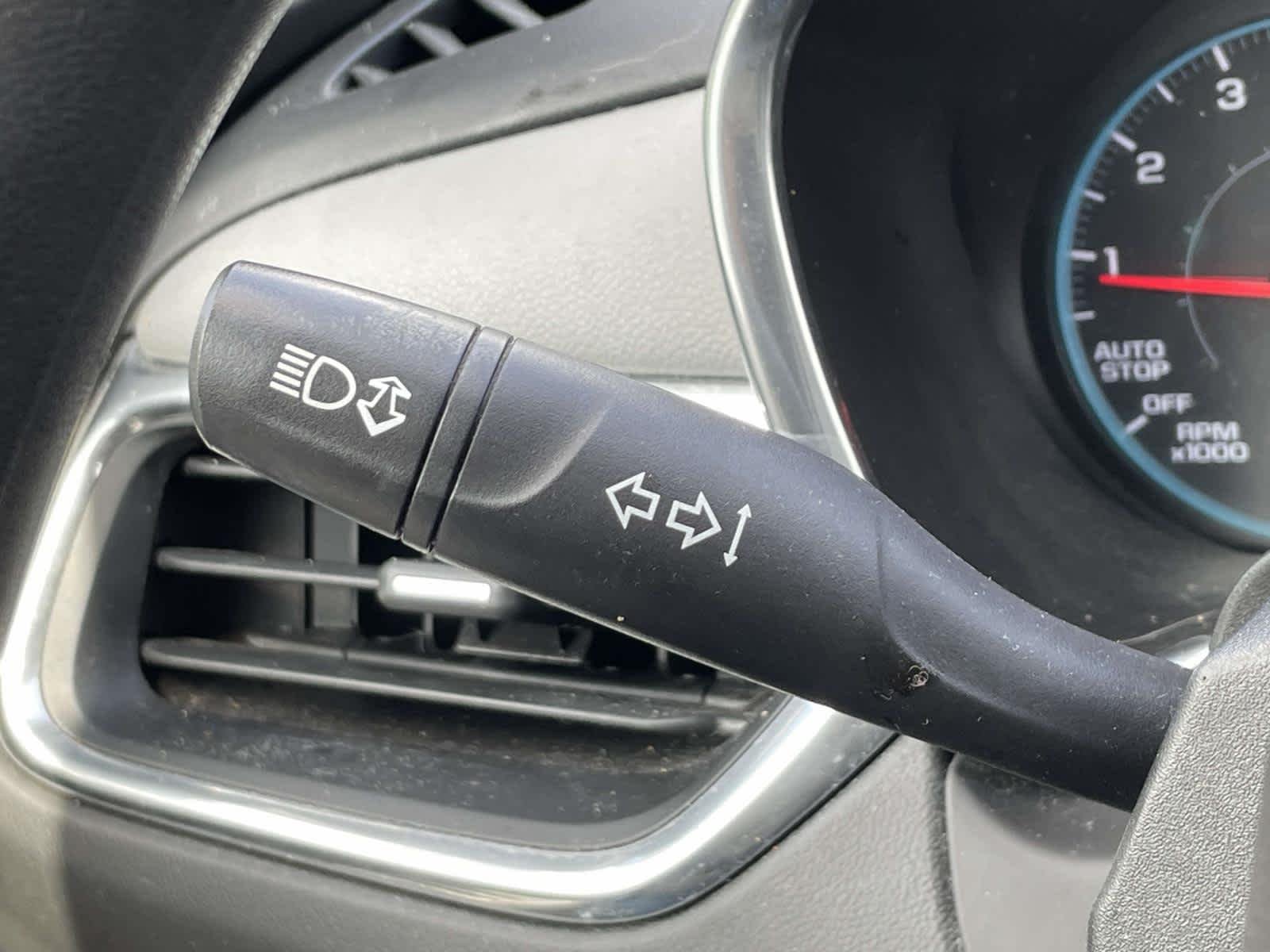 Used 2018 Summit White Chevrolet LS image 37
