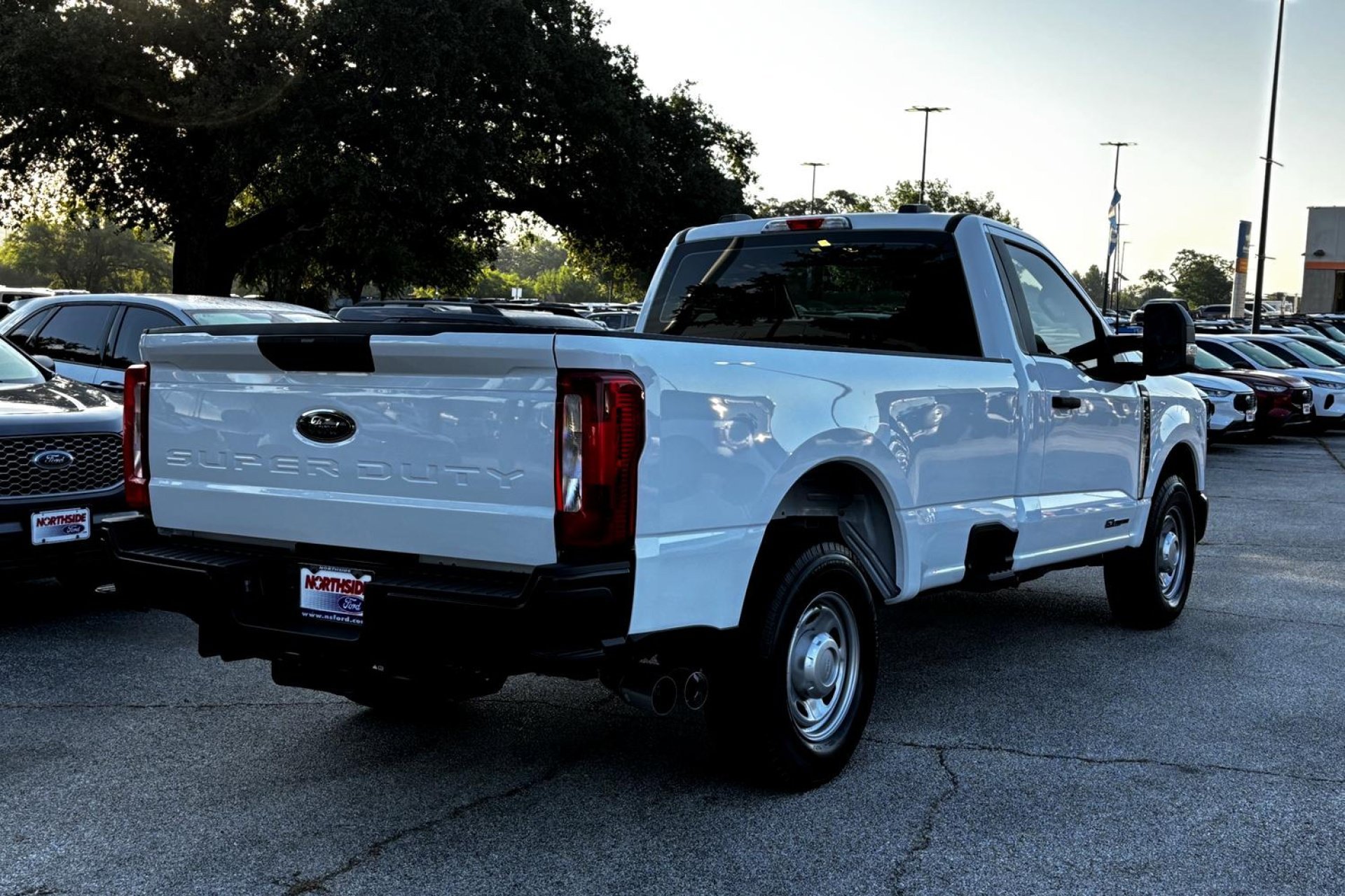 New 2025 Oxford White Ford XL image 7