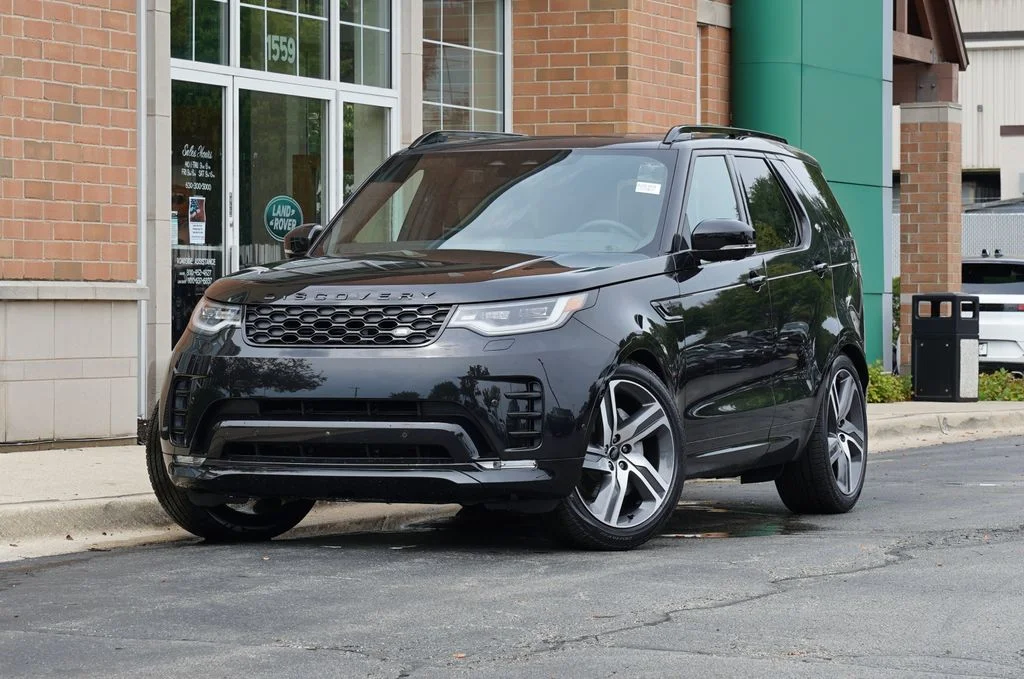 New 2026 Santorini Black Land Rover Dynamic SE image 1