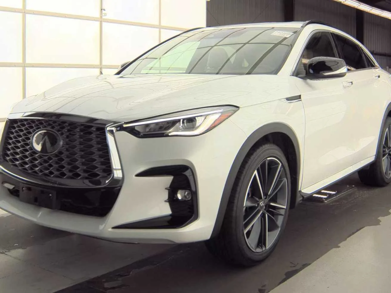 Certified Used 2025 Radiant White INFINITI LUXE image 1