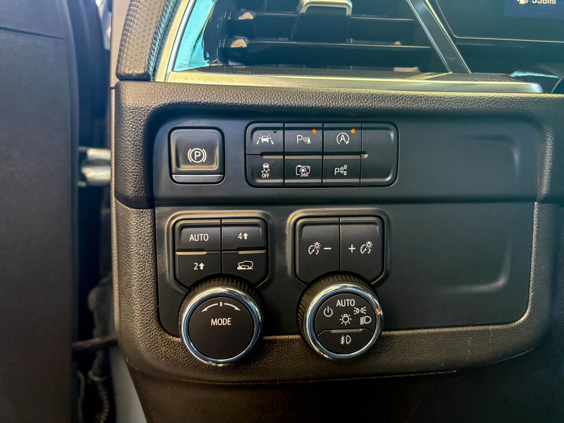 Used 2025 Gray Chevrolet RST image 31