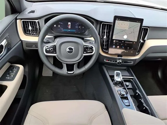 2026 Volvo XC60 Plus - Photo 10