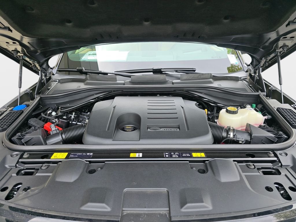 New 2026 Carpathian Grey LAND ROVER SE 7 Seats image 32