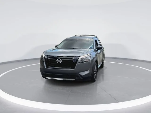 Used 2025 Gray Nissan Platinum image 4