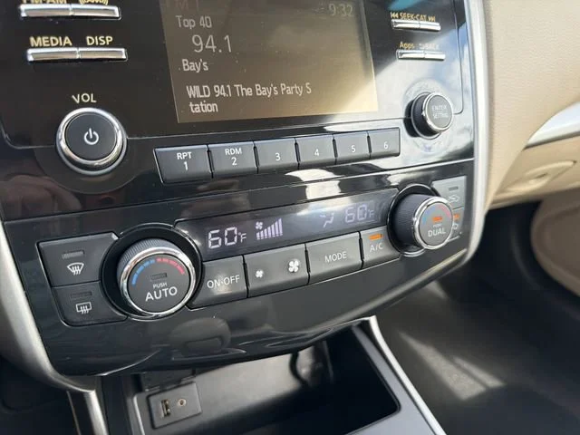 Used 2015  Nissan 2.5 SV image 23