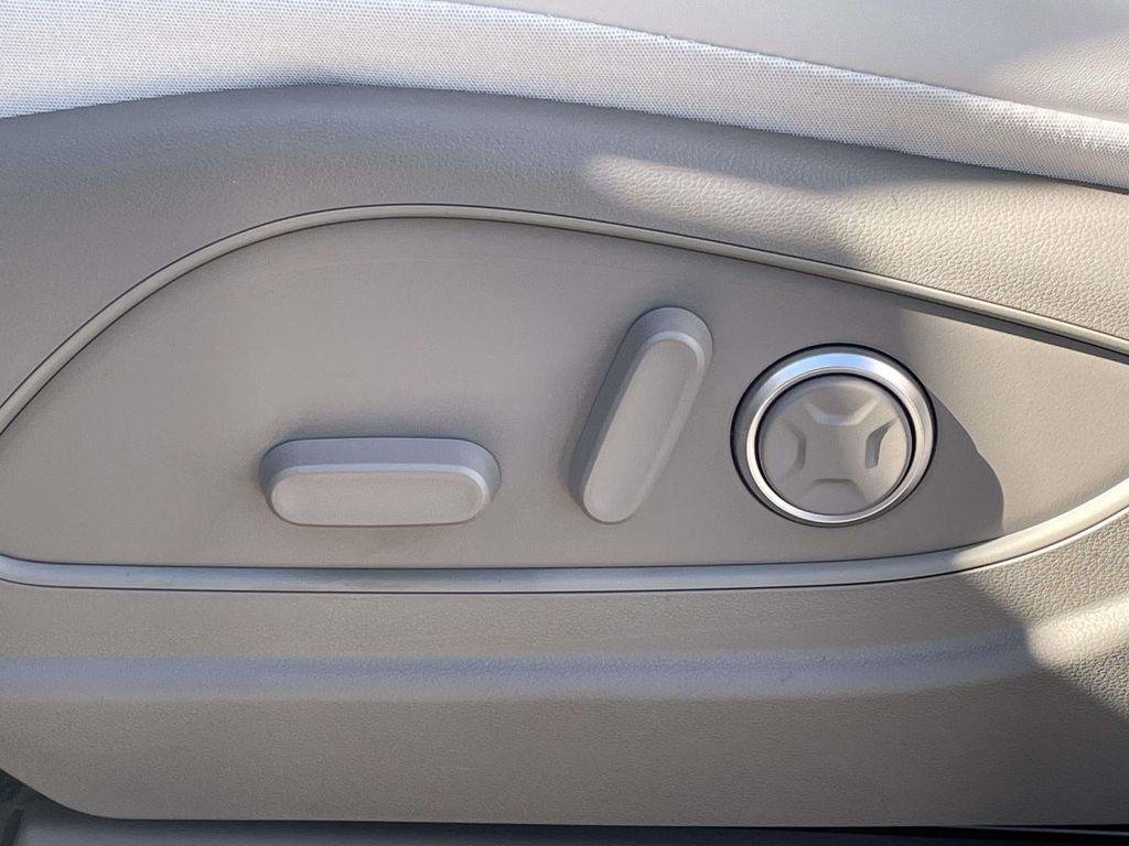 New 2026 White Hyundai SEL Premium FWD image 17