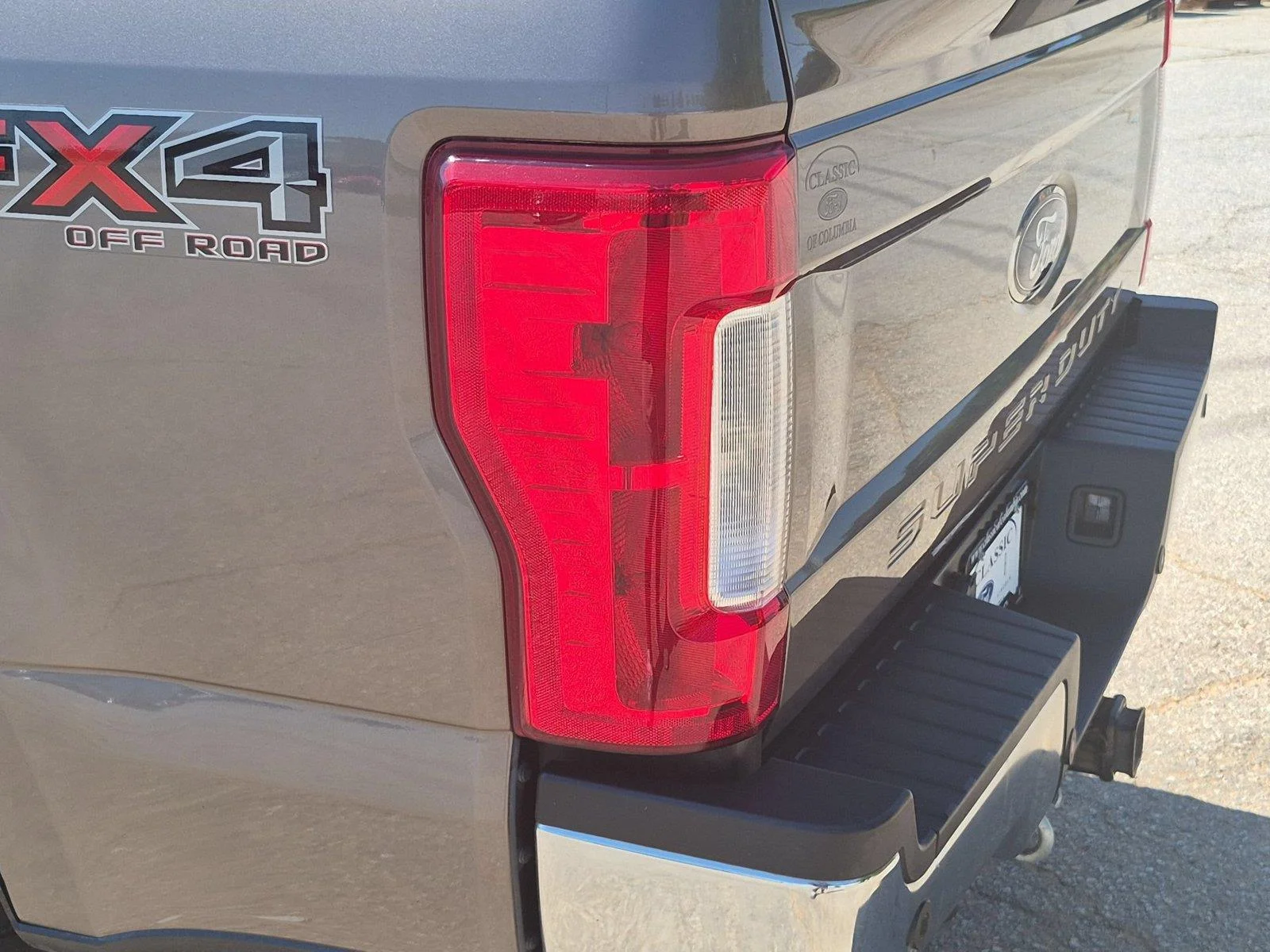 Used 2018 Stone Gray Metallic Ford LARIAT image 11