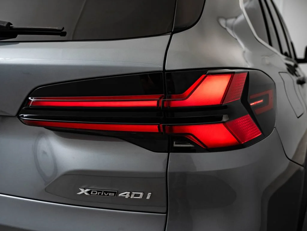 Used 2024 Skyscraper Grey Metallic BMW xDrive40i image 9