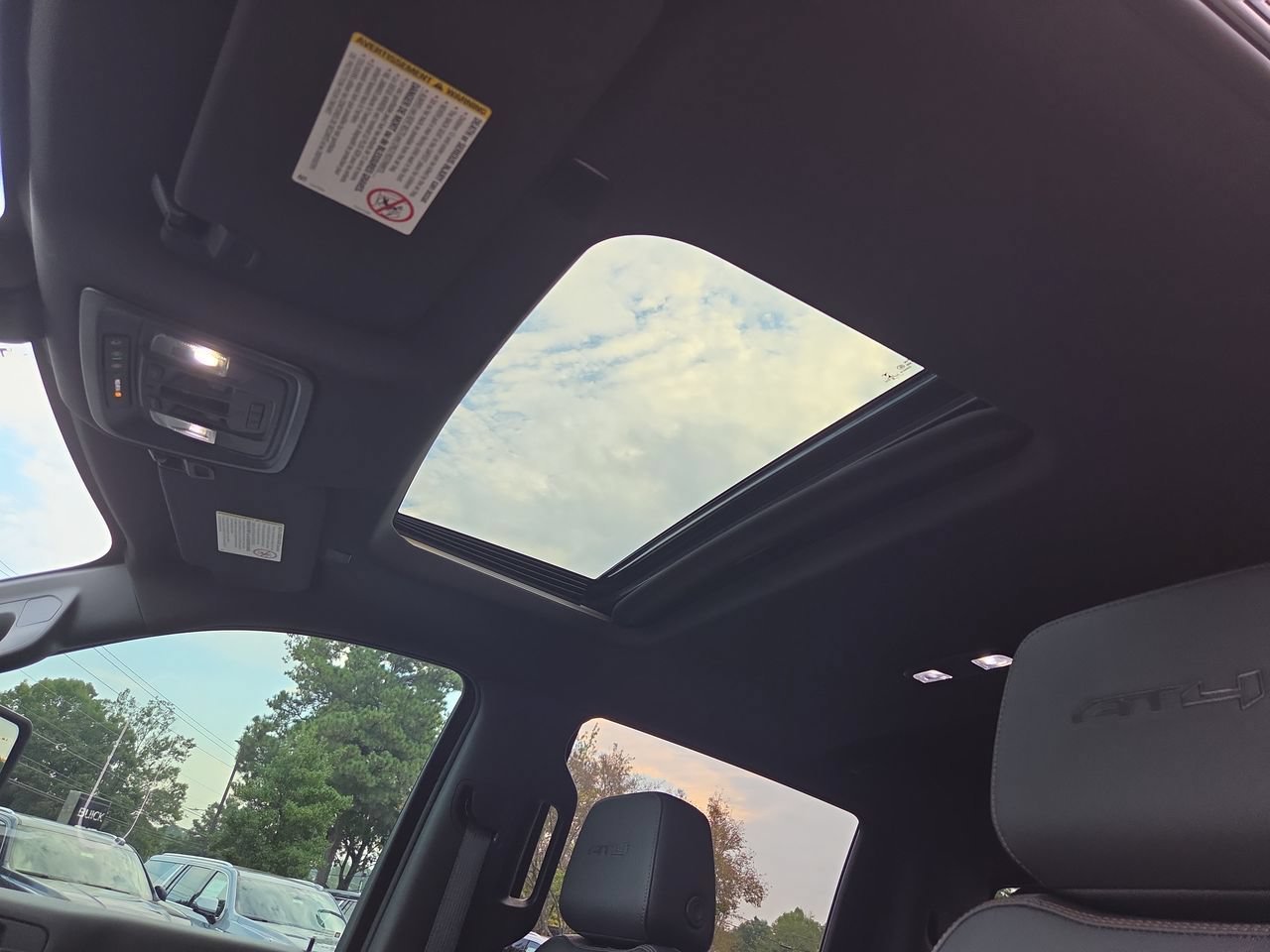 Used 2022 ONYX BLACK GMC AT4 image 18