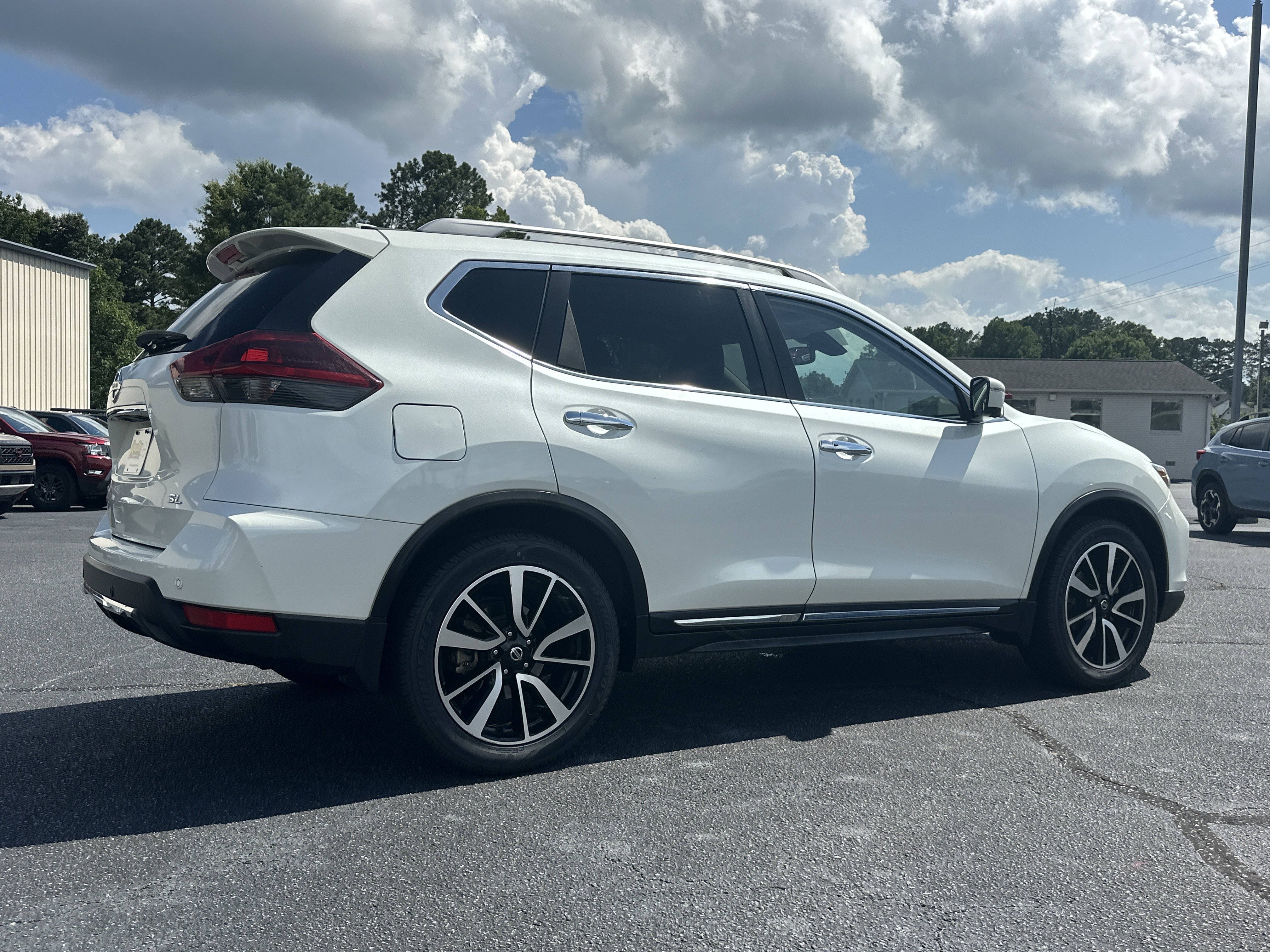Used 2019 Pearl White Tricoat Nissan SL image 8