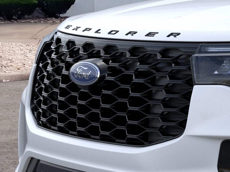 New 2026 Star White Metallic Tri-Coat Ford ST-Line image 30