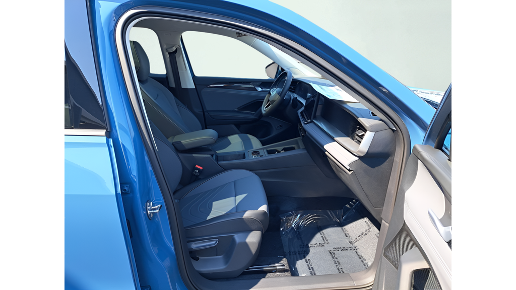 2025 Volkswagen Tiguan SE - Photo 17