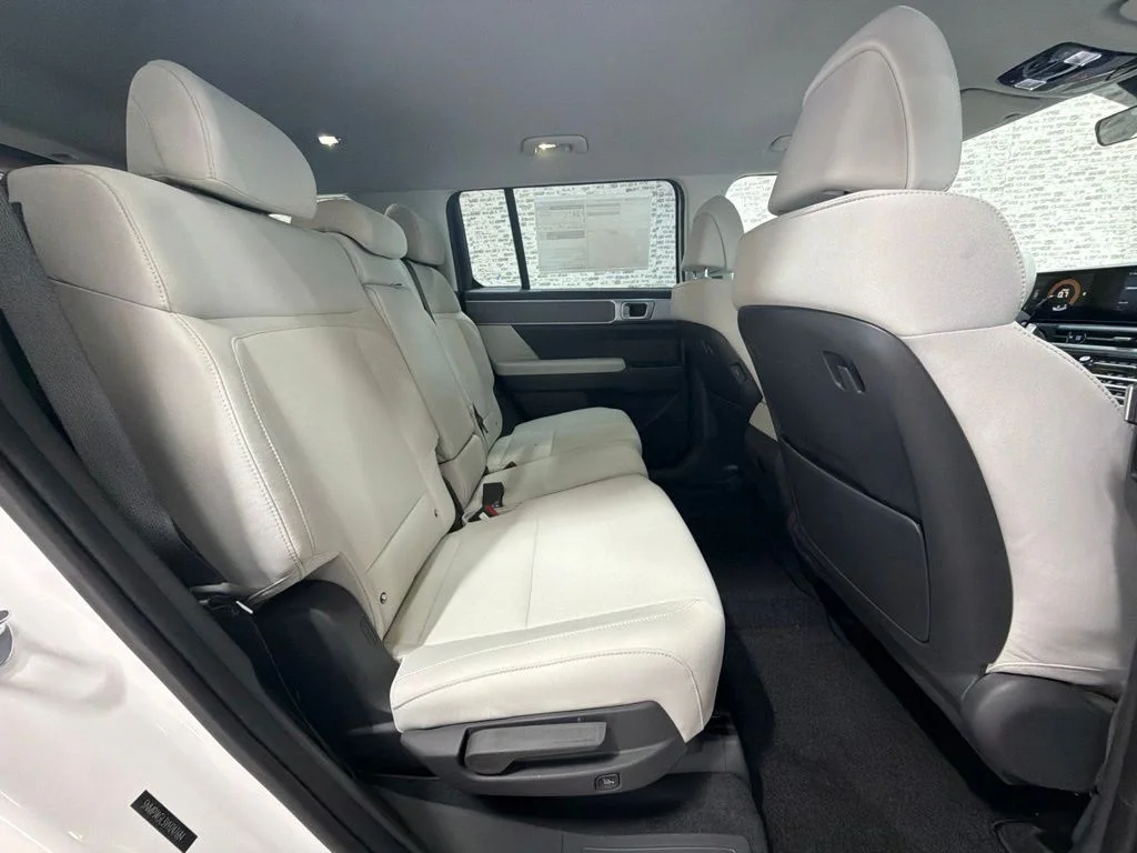 New 2027 Serenity White Hyundai SE image 12