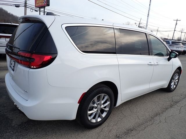 New 2026 Bright White Clear-Coat Exterior Paint Chrysler Select image 7