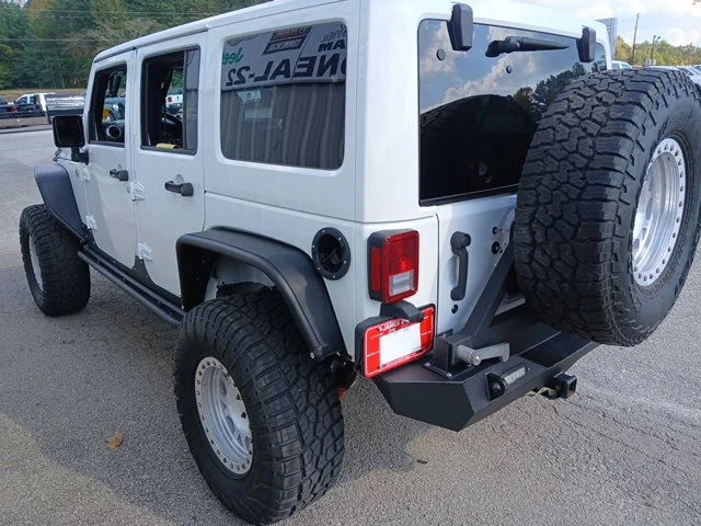 Used 2018 White Jeep Unlimited Sahara image 5