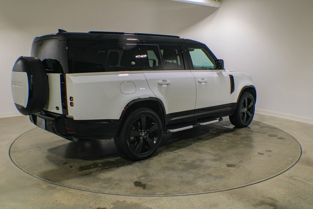 Used 2023 Fuji White Land Rover X-Dynamic SE image 6