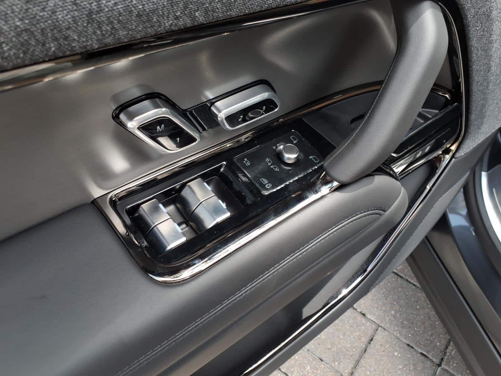 New 2026 Carpathian Grey LAND ROVER Dynamic SE image 17