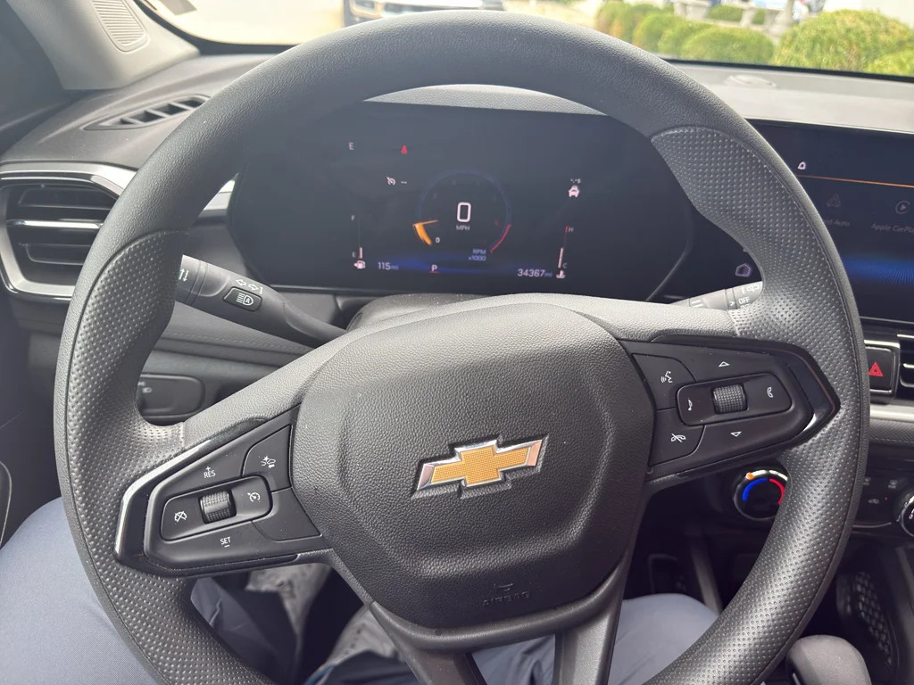 Used 2025 Summit White Chevrolet LT image 14