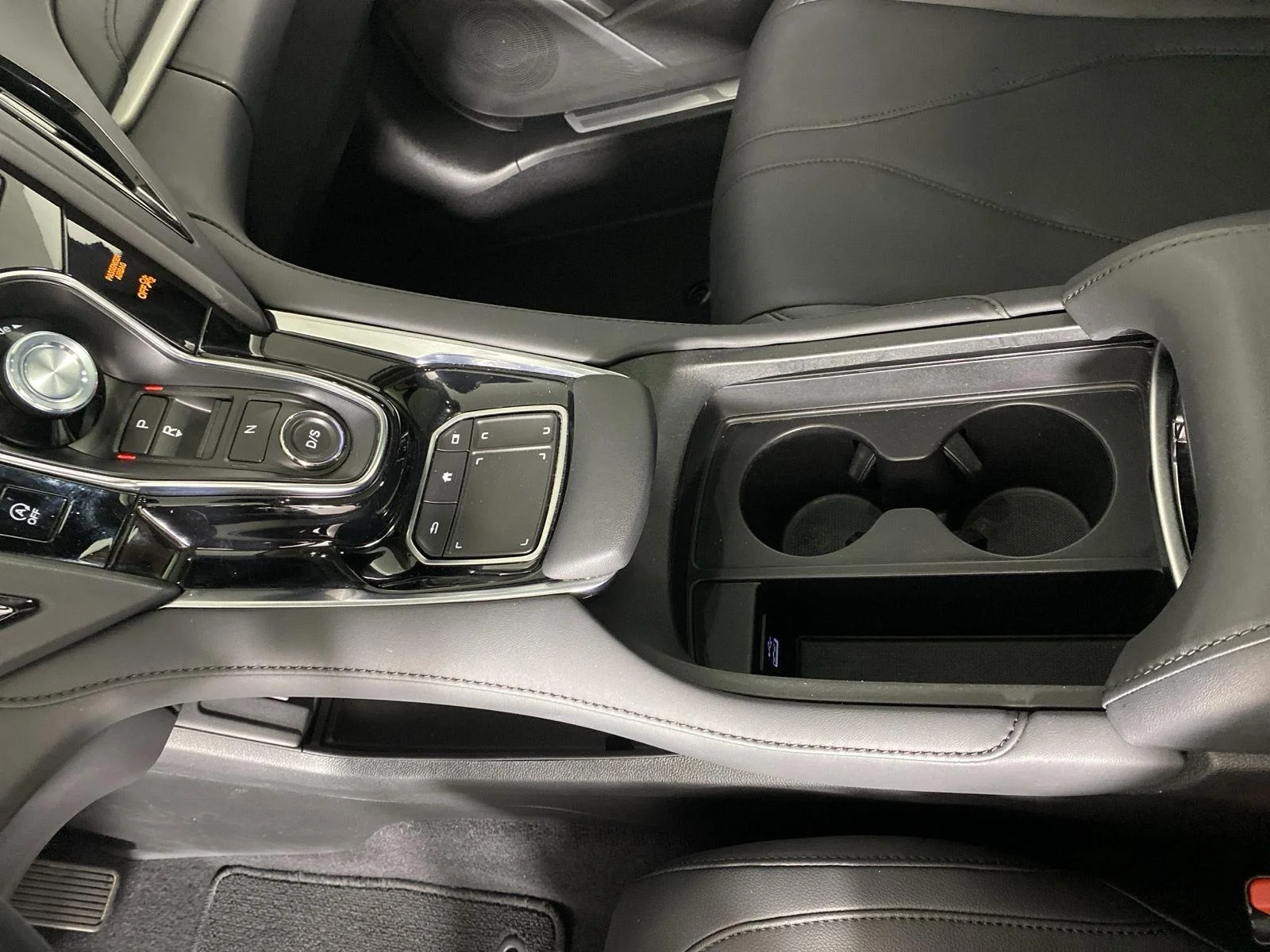 Used 2024 Liquid Carbon Metallic Acura  image 23
