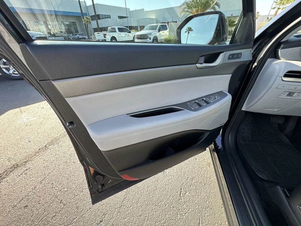Used 2023 White Hyundai SEL image 23