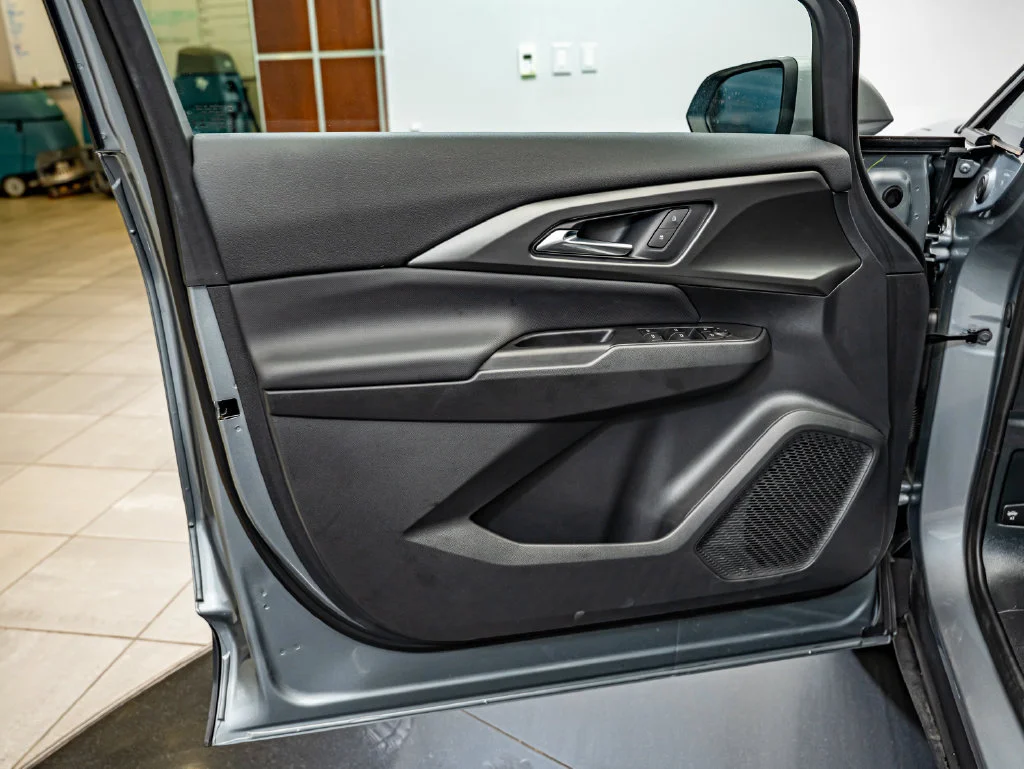 Used 2025 Sterling Gray Metallic Chevrolet LT image 17
