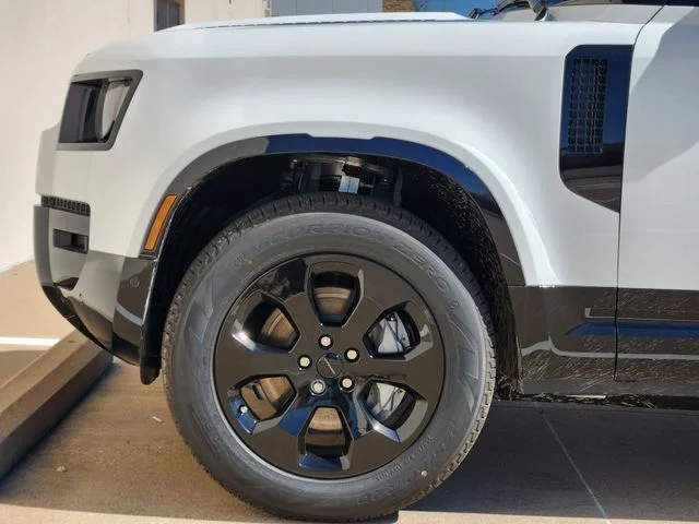 Used 2026 White Land Rover X-Dynamic SE image 6