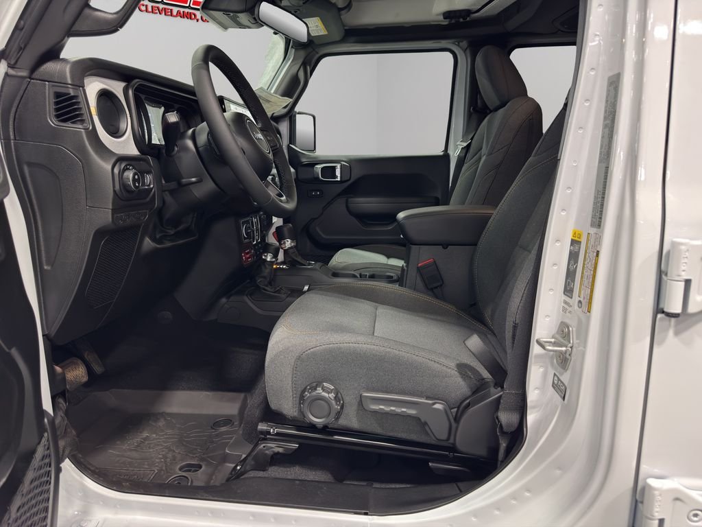 New 2025 Bright White Clear-Coat Exterior Paint Jeep Willys image 3