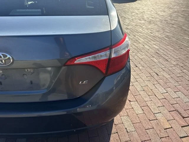 Used 2015 Gray Toyota LE image 11