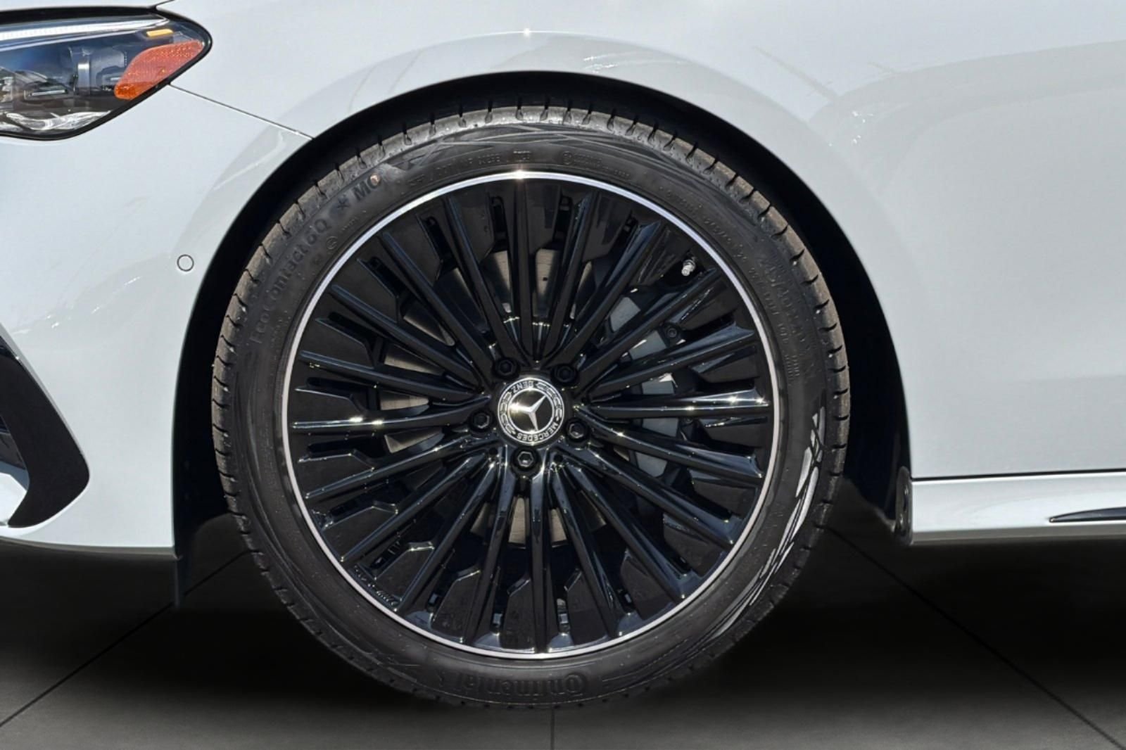 New 2026 MANUFAKTUR Alpine Grey Mercedes-Benz E 350 image 4