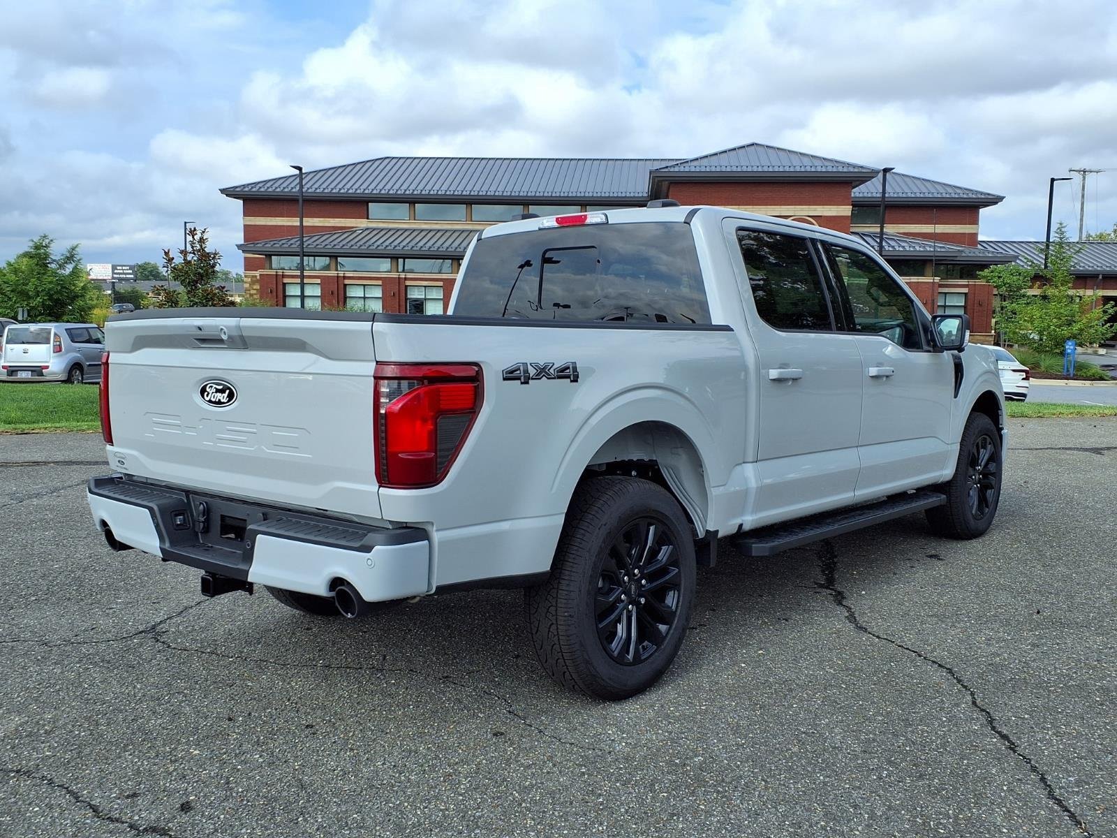 New 2026 Avalanche Ford XLT image 2