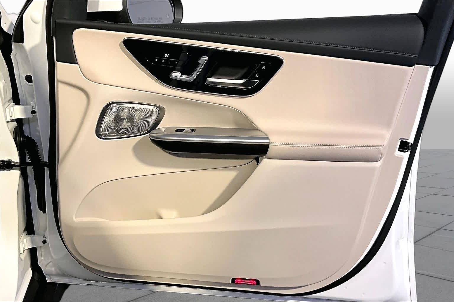 Certified Used 2025 Polar White Mercedes-Benz GLC 300 image 23