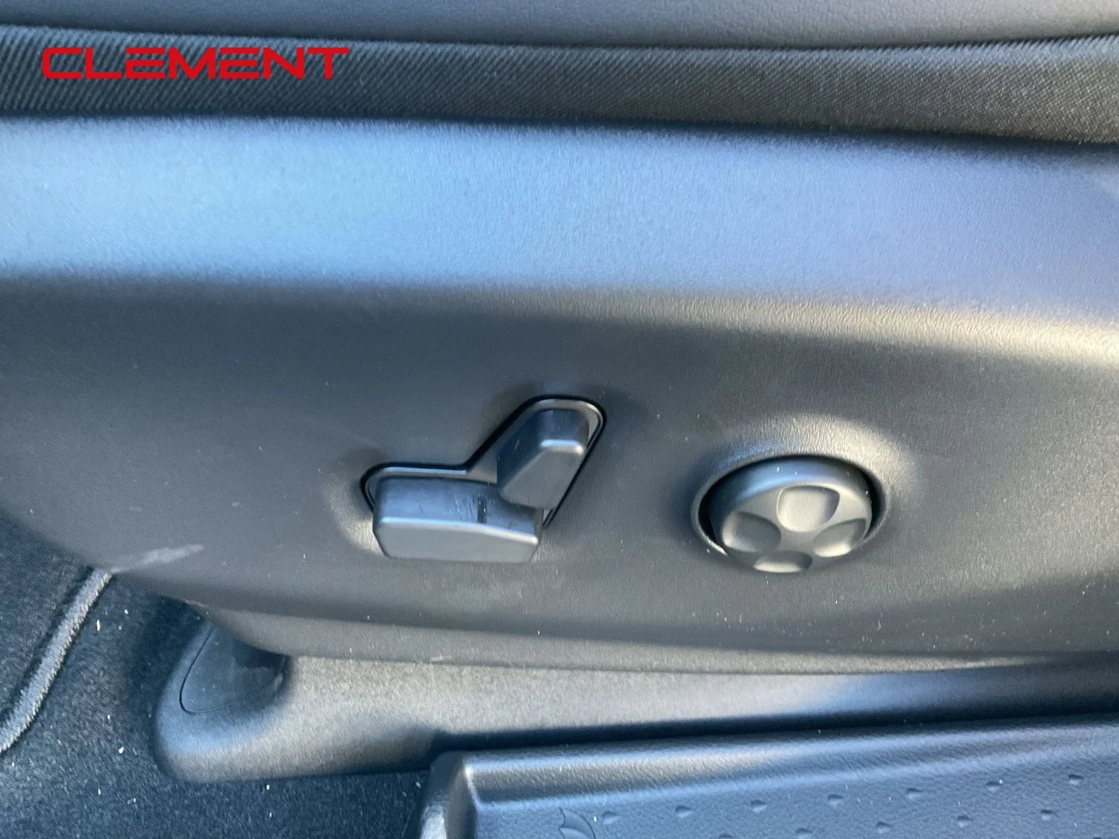 New 2026 Diamond Black Crystal Pearl-Coat Exterior Paint Chrysler Select image 18