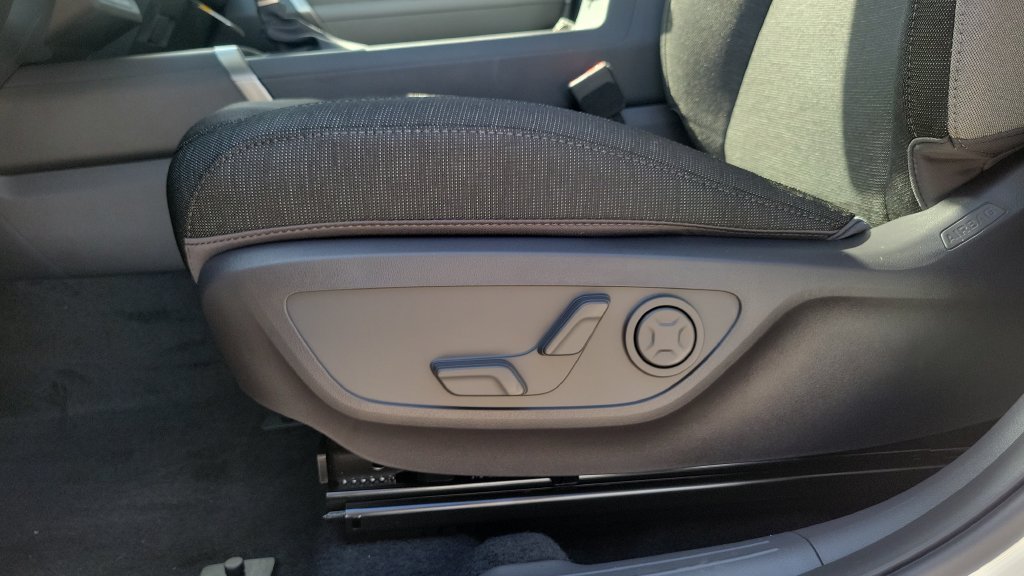 New 2027 Snow White Pearl Kia S image 16
