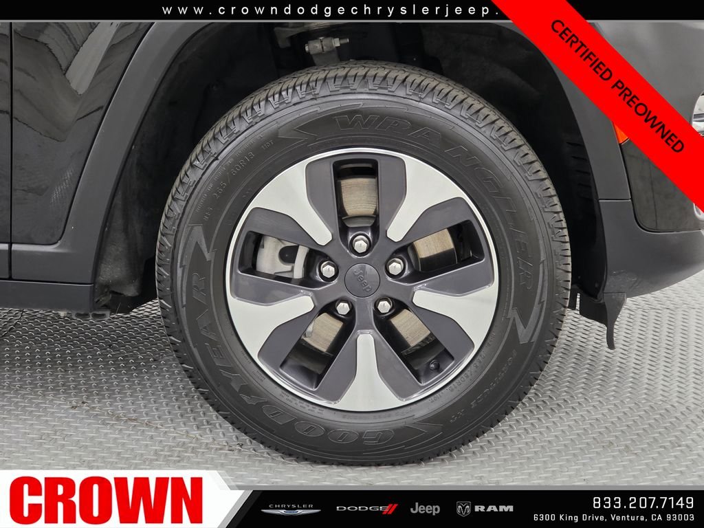 Certified Used 2024 Black Jeep 4xe image 9