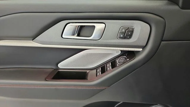 2026 Ford Explorer ST - Photo 47