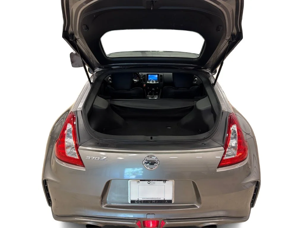 Used 2009 Gray Nissan Touring image 12