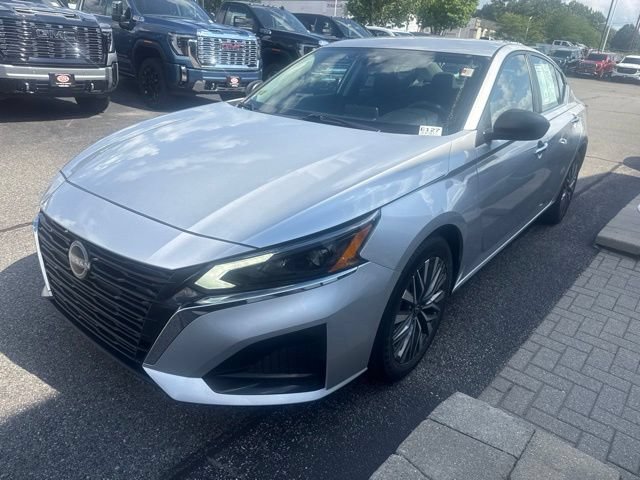 Used 2024 Brilliant Silver Metallic Nissan 2.5 SV image 3