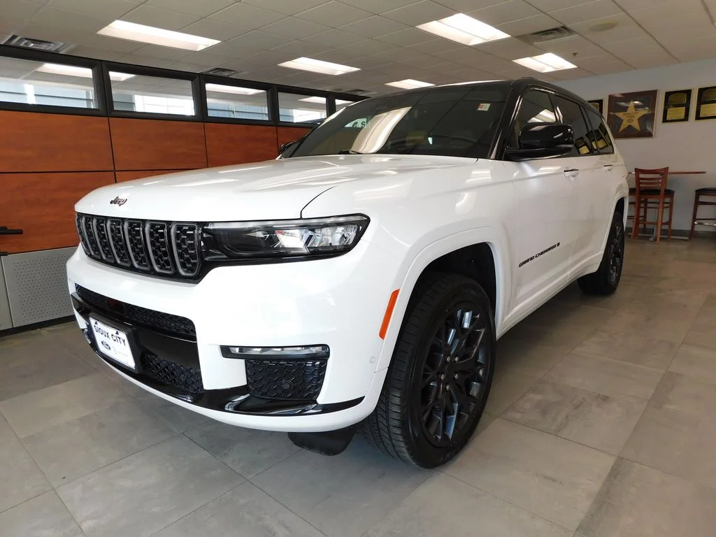 2025 Jeep Grand Cherokee L Summit Reserve 4x4's photo