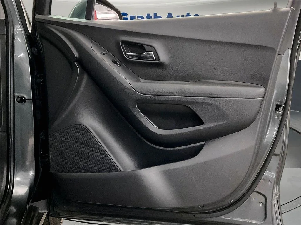 Used 2020 Gray Chevrolet LT image 28