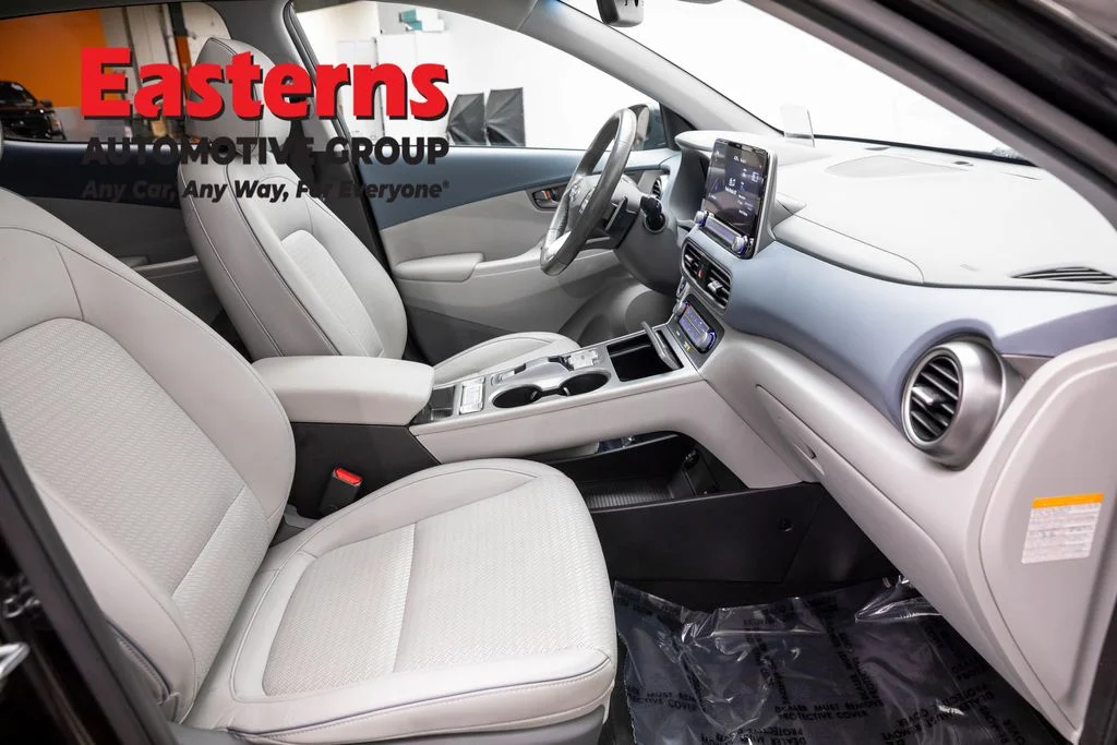 Used 2021 Black Hyundai Ultimate image 23