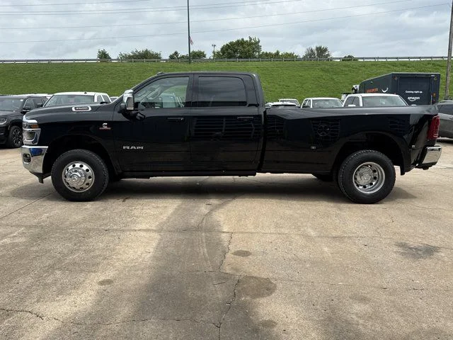 New 2026 Diamond Black Crystal Pearl-Coat Exterior Paint RAM Laramie image 12