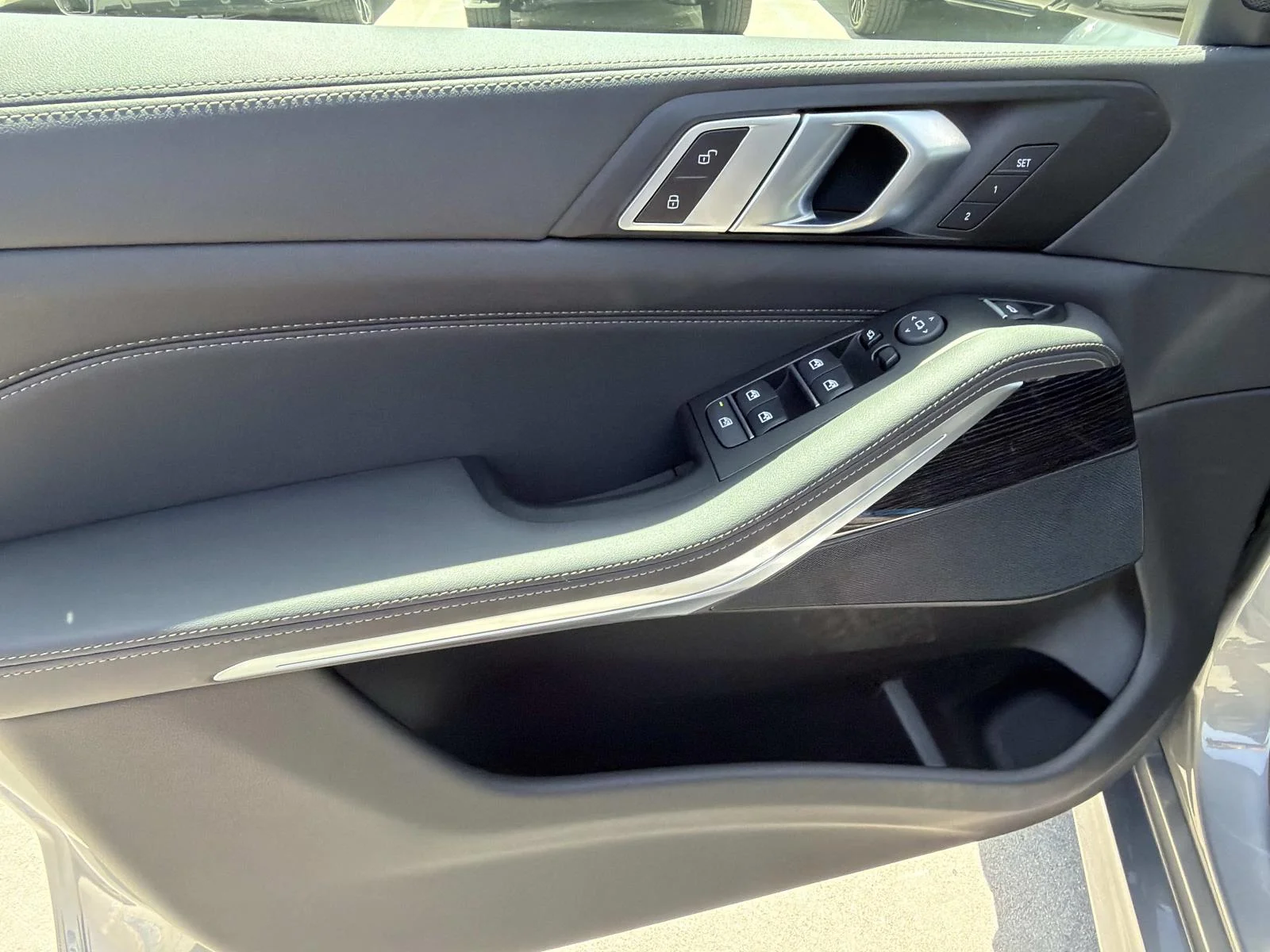 New 2026 Skyscraper Grey Metallic BMW sDrive40i image 11