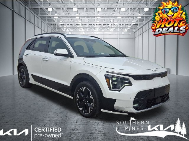 Used 2023 White Kia Wave image 1