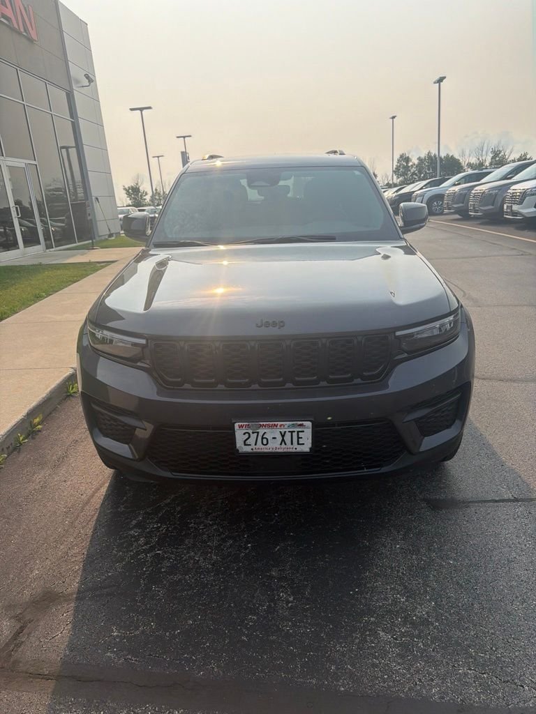 Used 2023 Baltic Gray Metallic Clearcoat Jeep Altitude X image 4