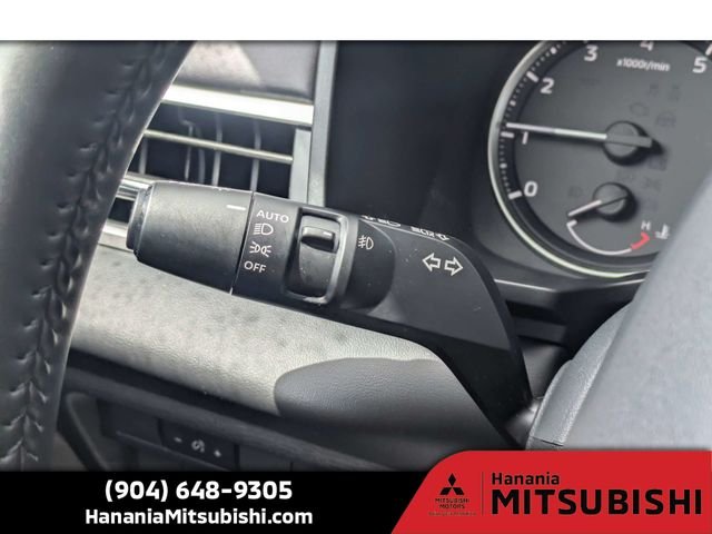 Used 2025 White Mitsubishi SE image 28