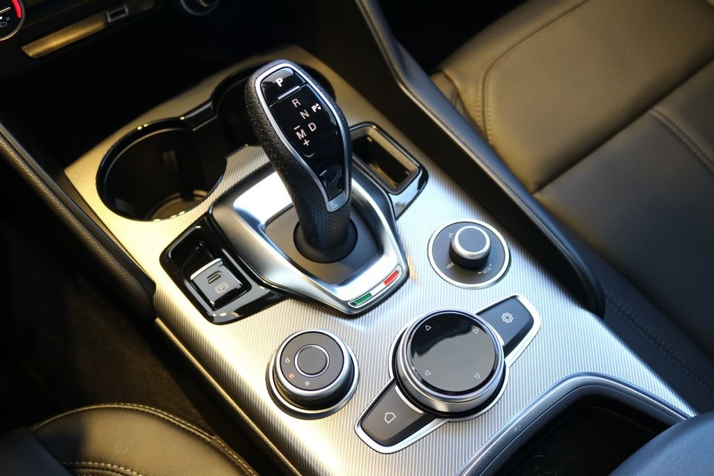 2025 Alfa Romeo Giulia Base - Photo 38