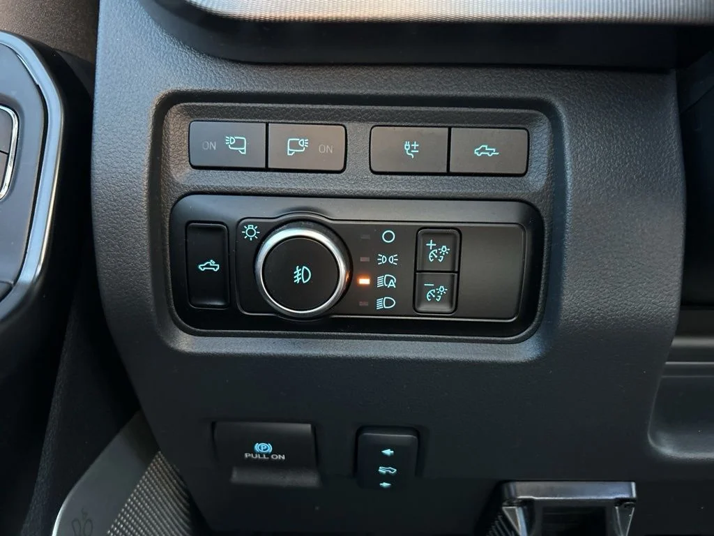 Used 2024 Black Metallic Ford Platinum image 60