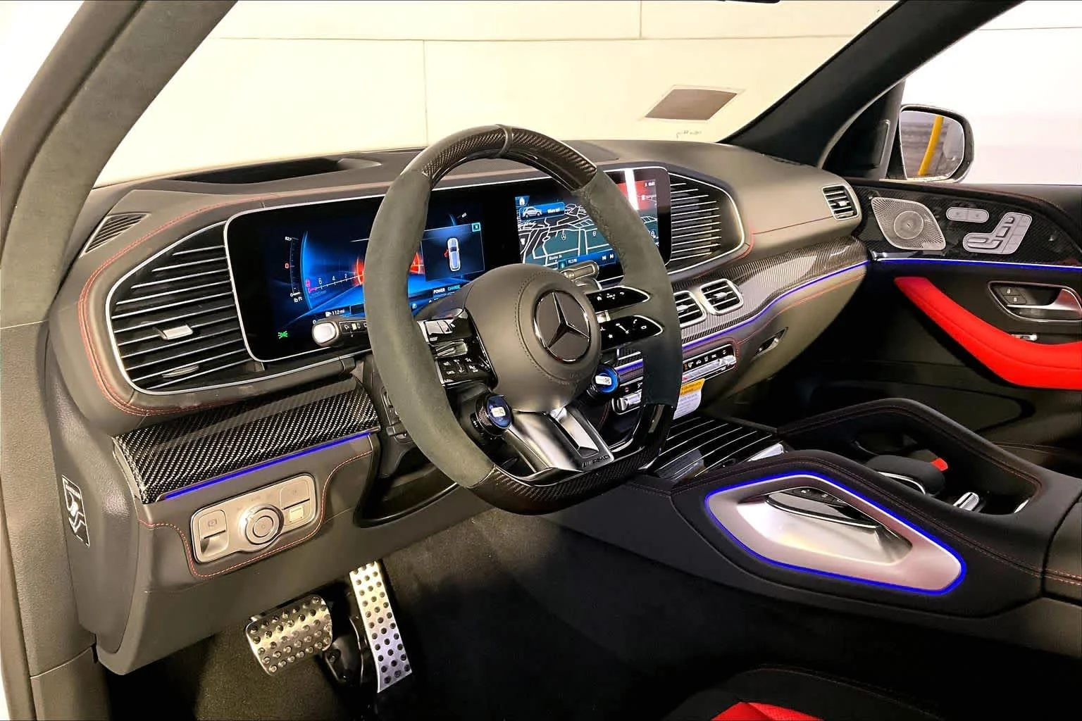 New 2026 MANUFAKTUR Moonlight White Metallic Mercedes-Benz AMG® GLE 63 S image 9
